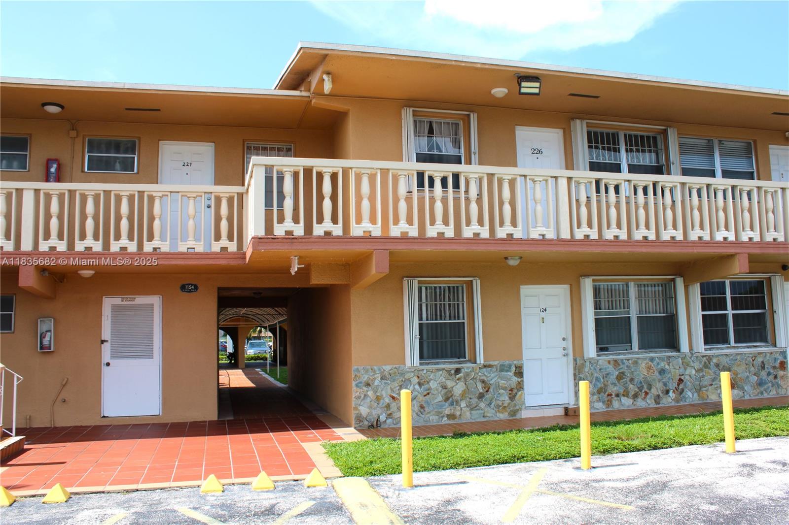 1154 W 35th St #221, Hialeah, Florida image 4