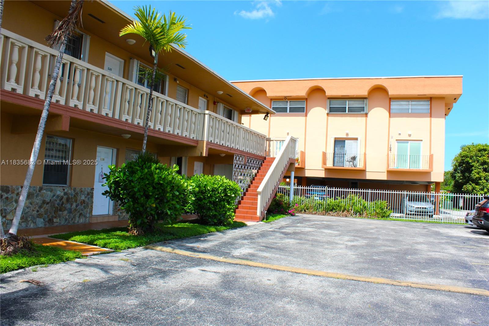 1154 W 35th St #221, Hialeah, Florida image 7