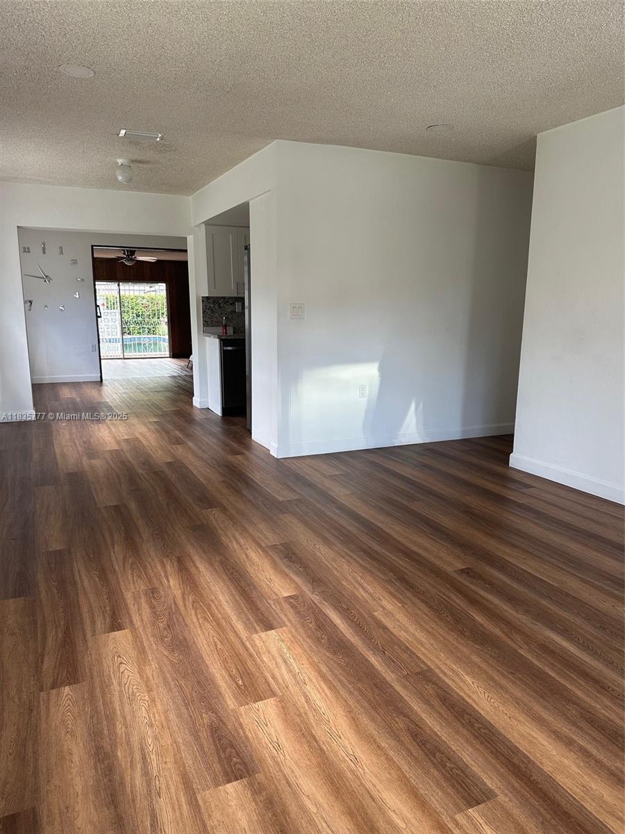 6547 SW 35th St, Miami, Florida image 2