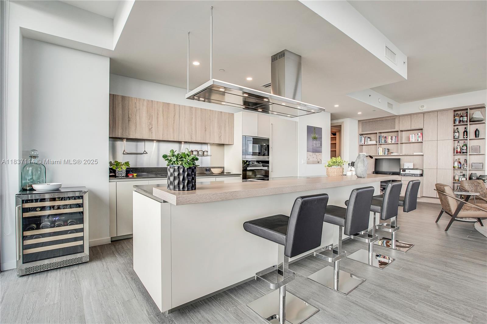 Condo for Sale in Miami, FL