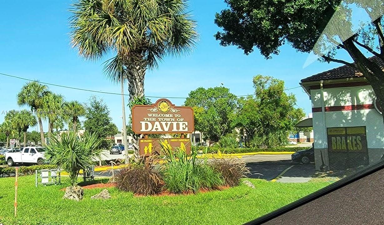 2600 S University Dr #307, Davie, Florida image 3