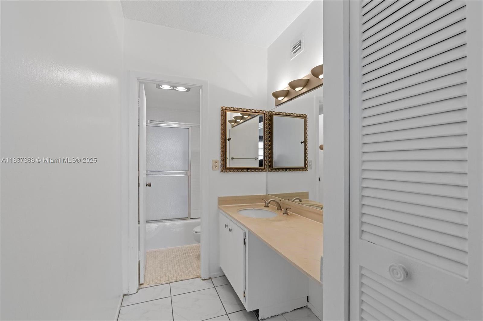 Residential, Hallandale Beach, Florida image 25
