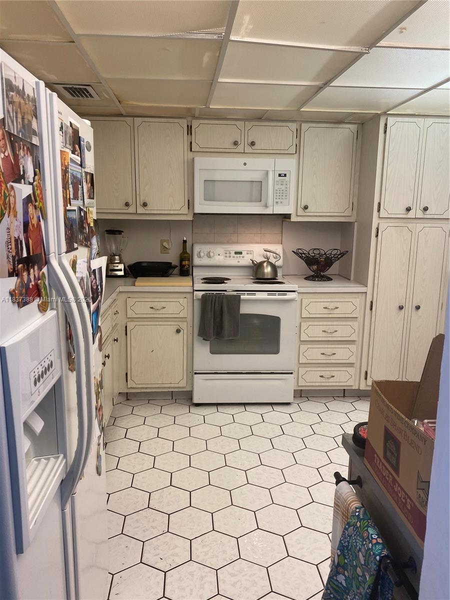 Residential, Hallandale Beach, Florida image 3