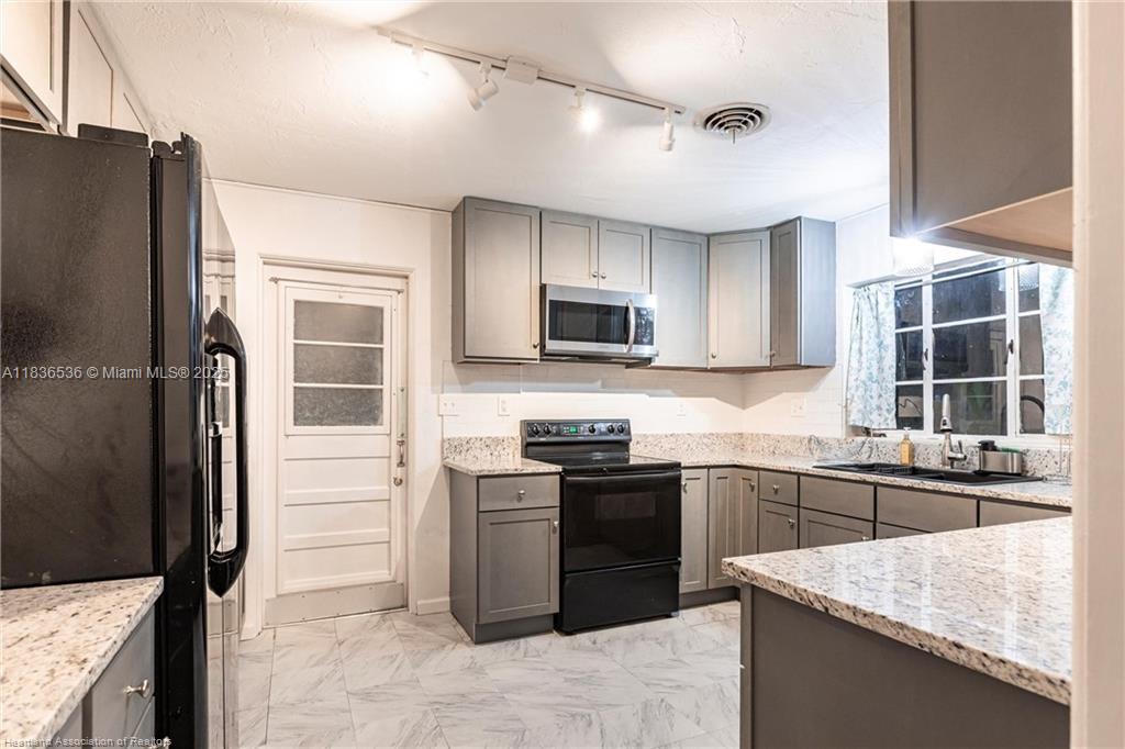 2600 Lakeview Drive, Sebring, Florida image 5