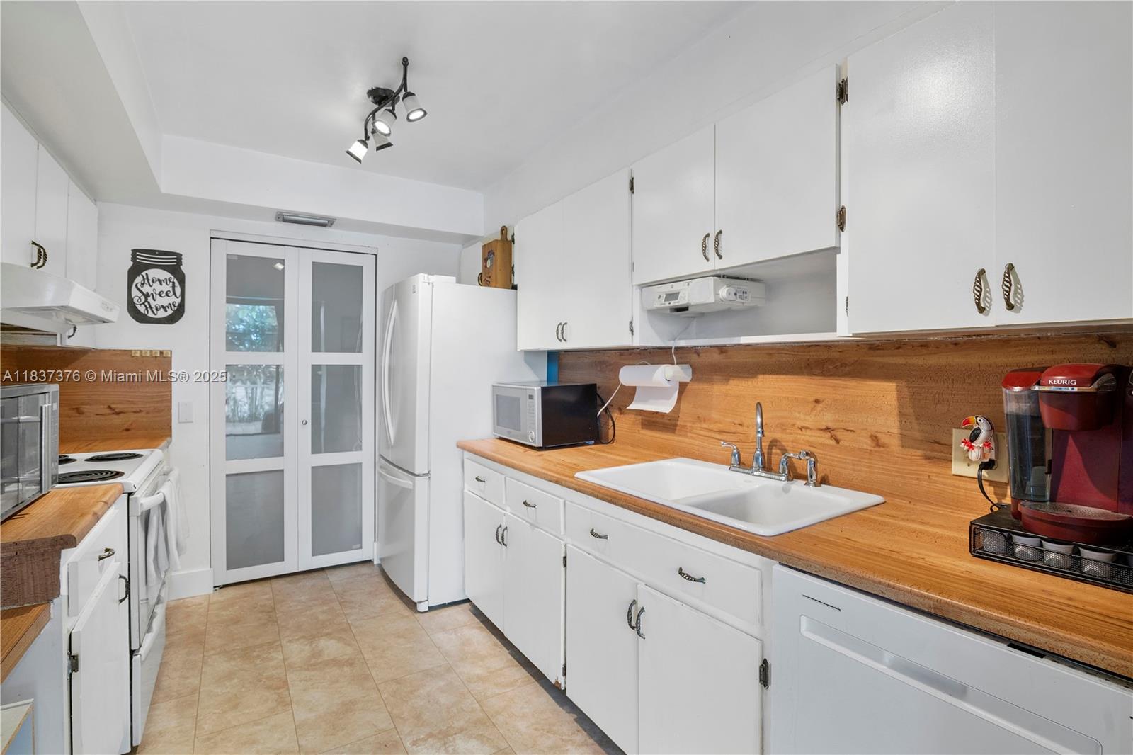 1512 NW 113th Way, Pembroke Pines, Florida image 14