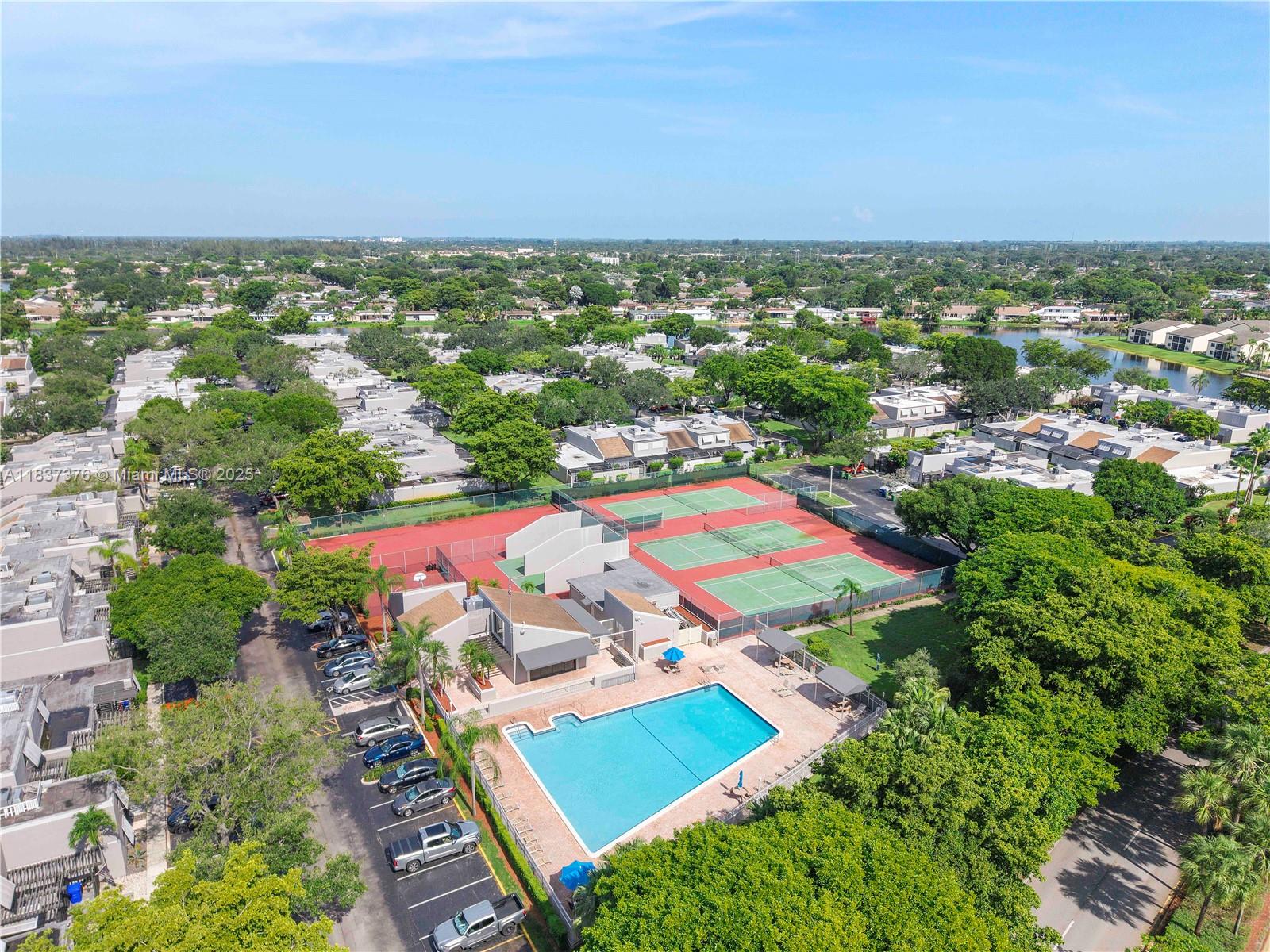 1512 NW 113th Way, Pembroke Pines, Florida image 27