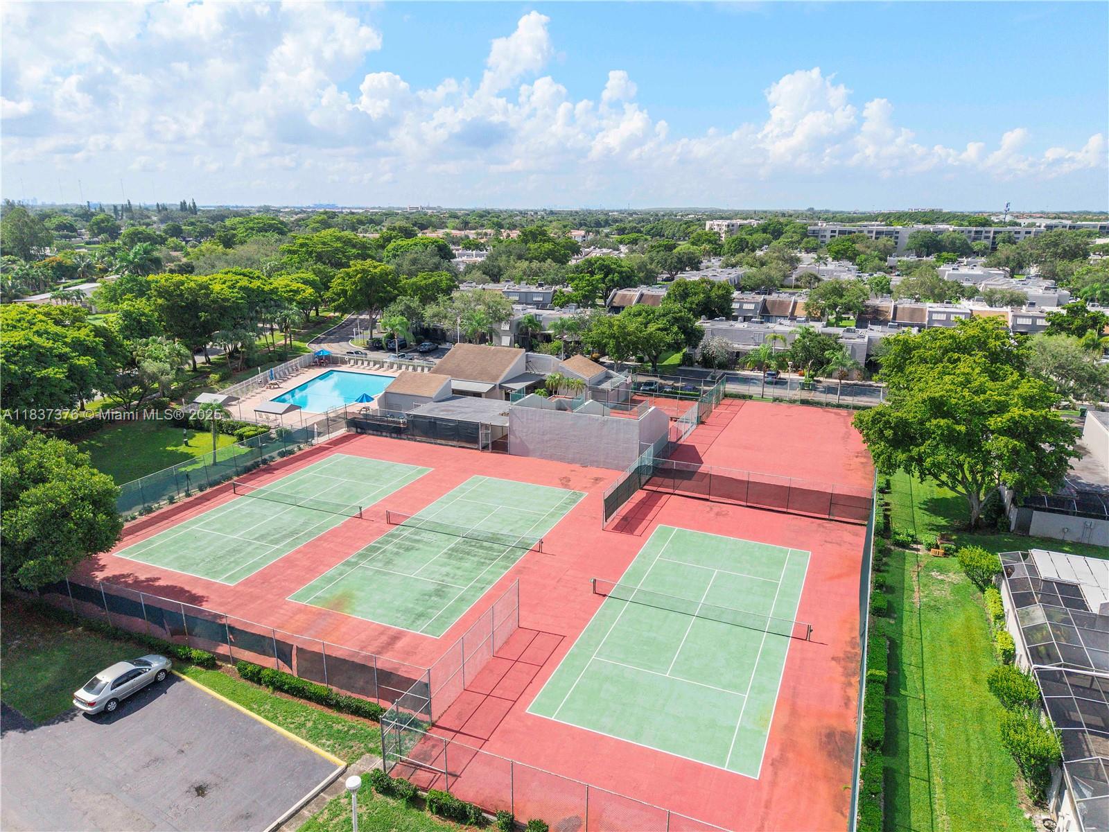 1512 NW 113th Way, Pembroke Pines, Florida image 31