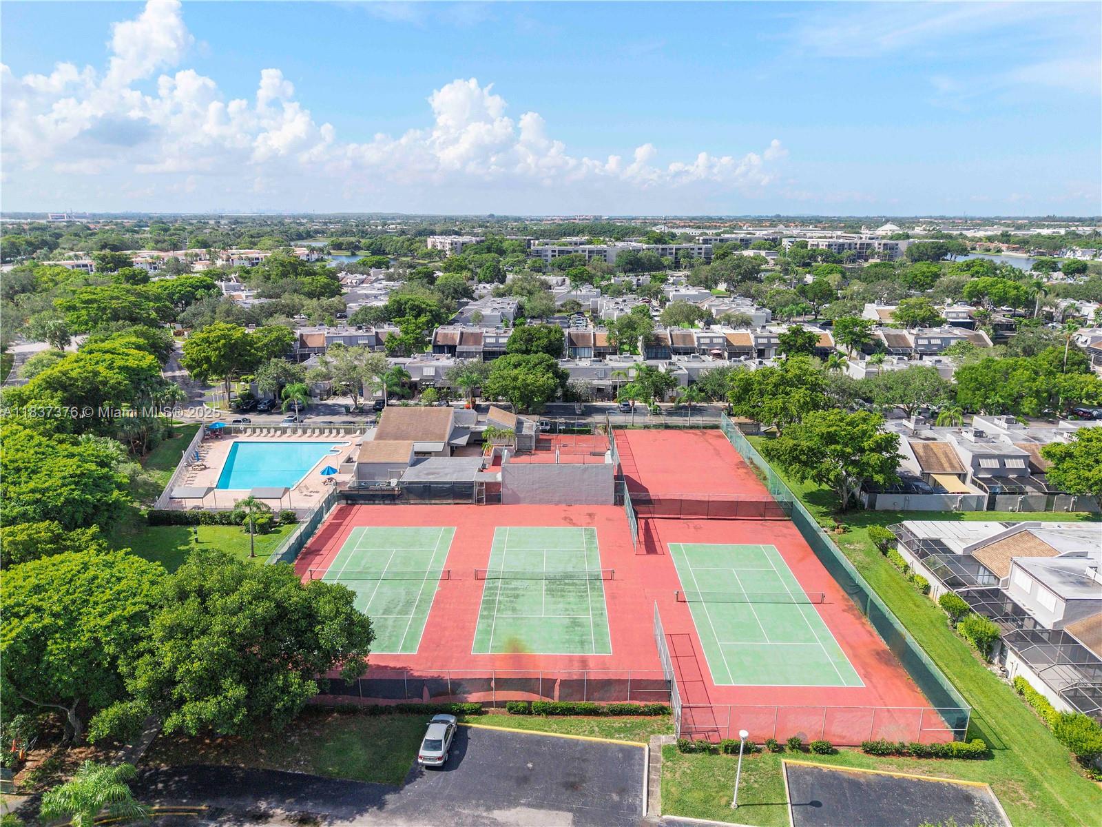 1512 NW 113th Way, Pembroke Pines, Florida image 32