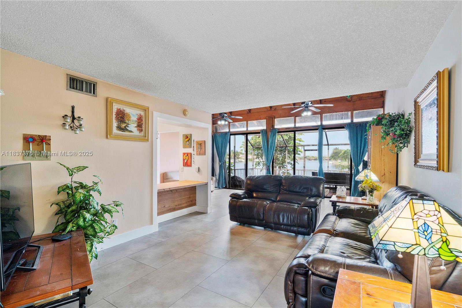 1512 NW 113th Way, Pembroke Pines, Florida image 4