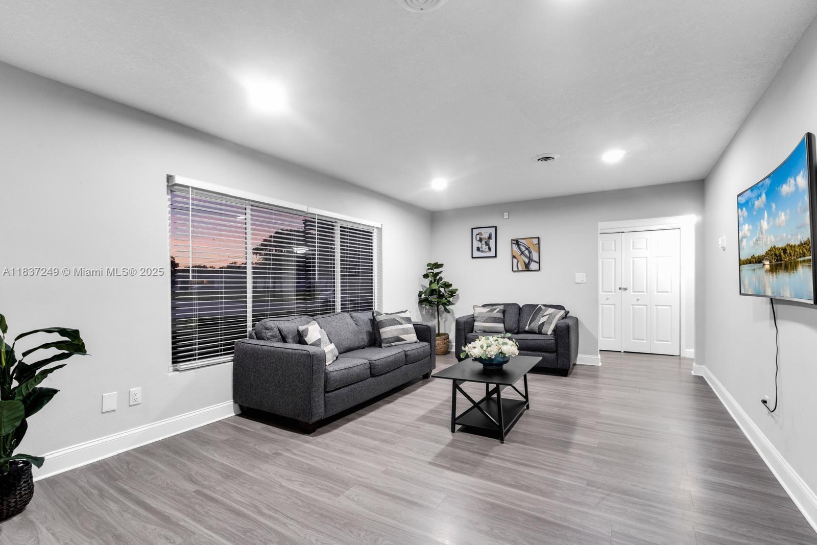 809 E Glen Oak, Clearwater, Florida image 11
