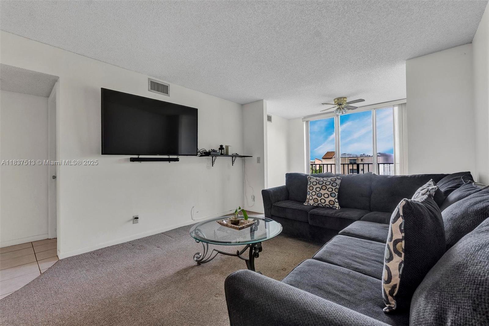 Residential, Lauderhill, Florida image 3