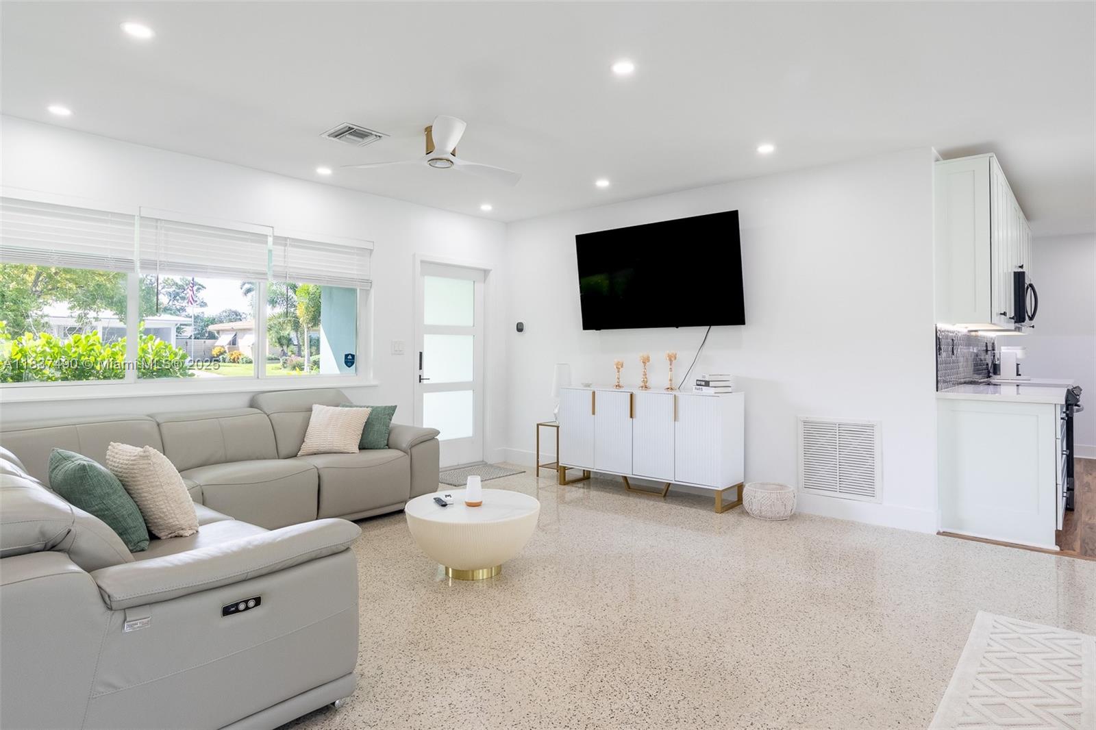 121 SE 7th St, Pompano Beach, Florida image 4