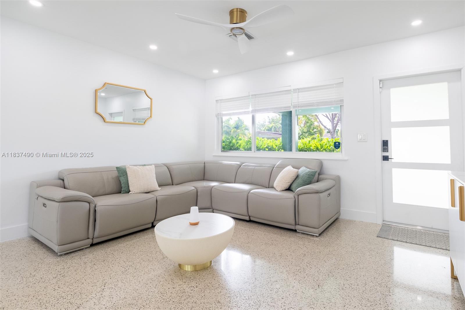 121 SE 7th St, Pompano Beach, Florida image 6