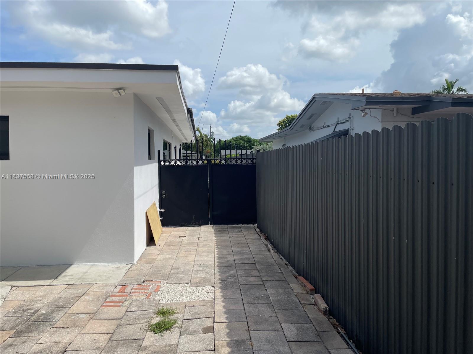 6272 NW 110th Ter, Hialeah, Florida image 41