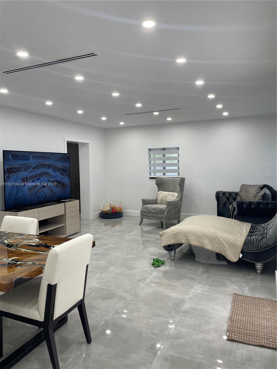 6272 NW 110th Ter, Hialeah, Florida image 9