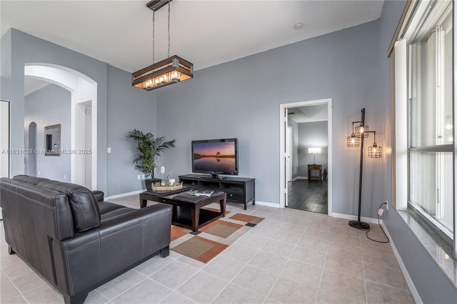 1122 NW 143rd Ave, Pembroke Pines, Florida image 10