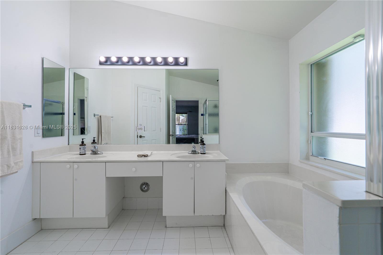 1122 NW 143rd Ave, Pembroke Pines, Florida image 18