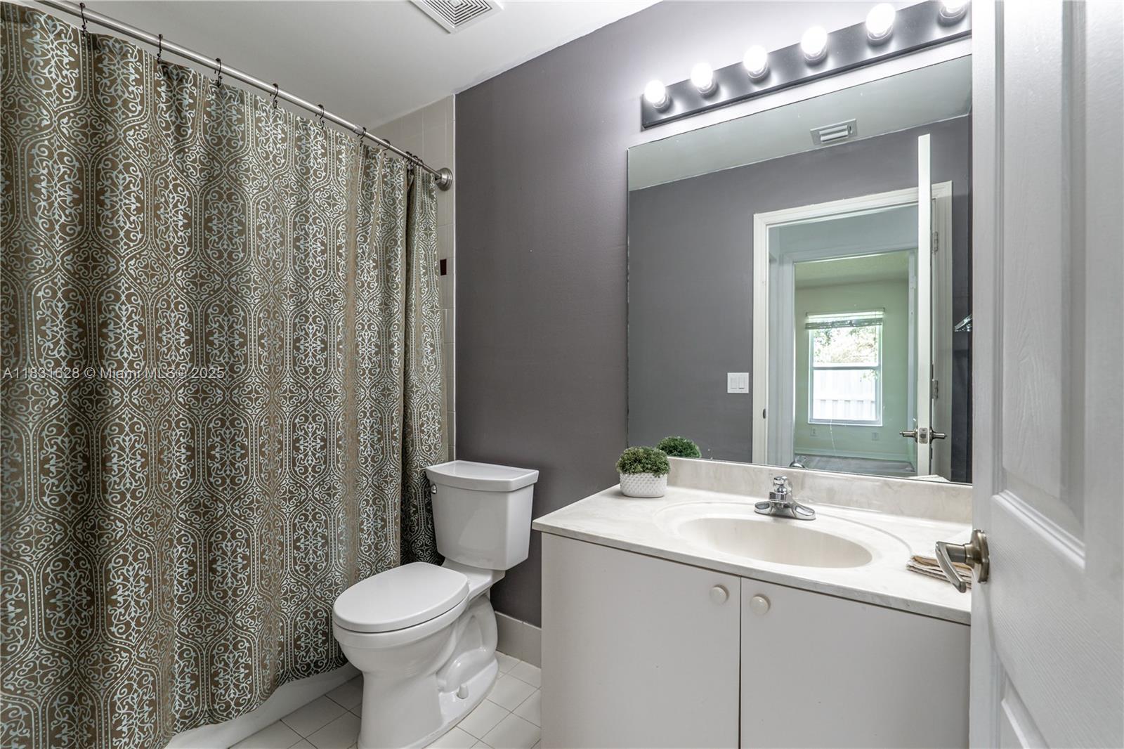 1122 NW 143rd Ave, Pembroke Pines, Florida image 20