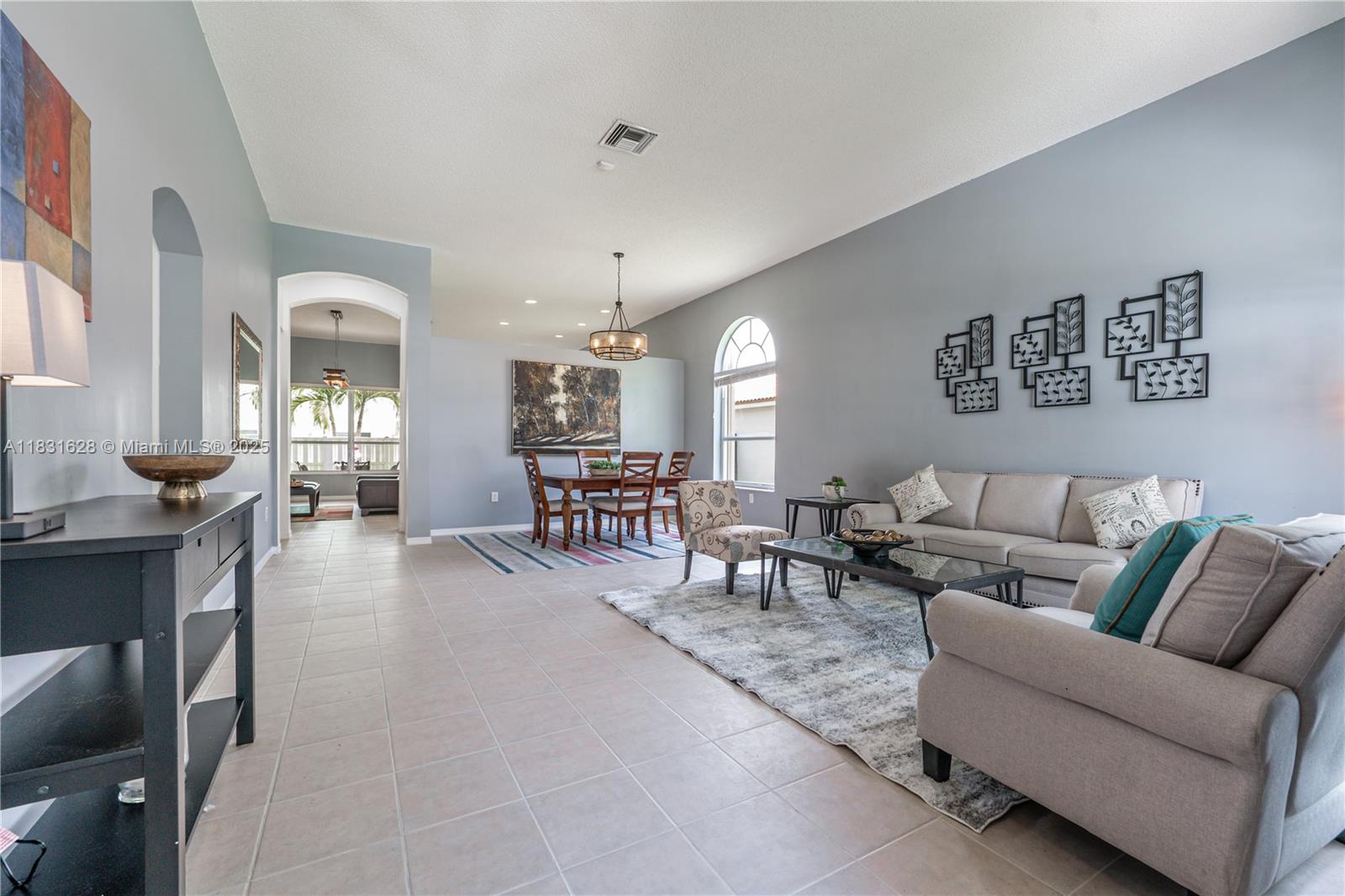 1122 NW 143rd Ave, Pembroke Pines, Florida image 4