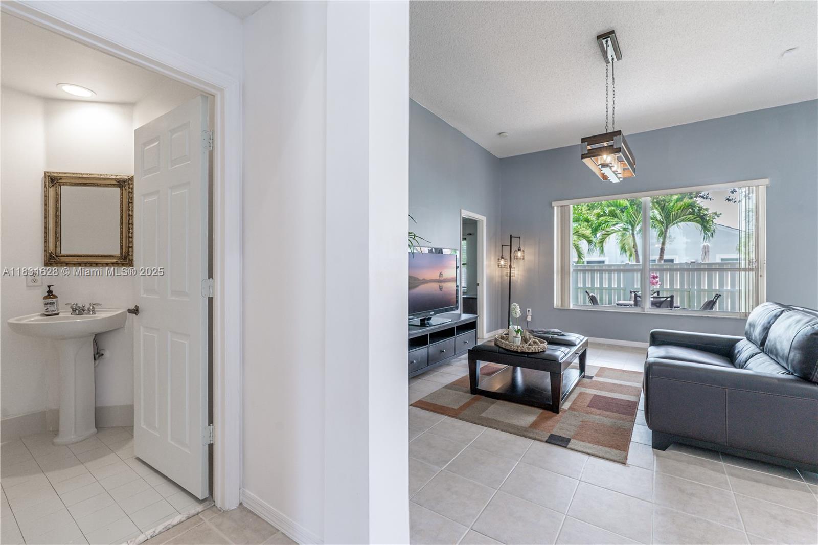 1122 NW 143rd Ave, Pembroke Pines, Florida image 8