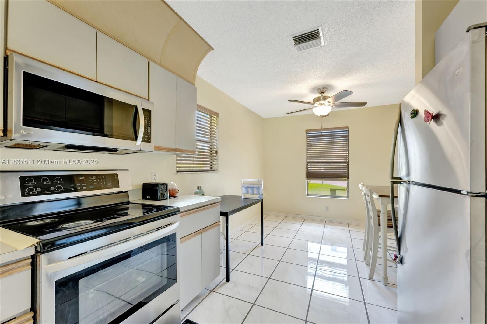 6181 Pine Tree Ln #B, Tamarac, Florida image 7