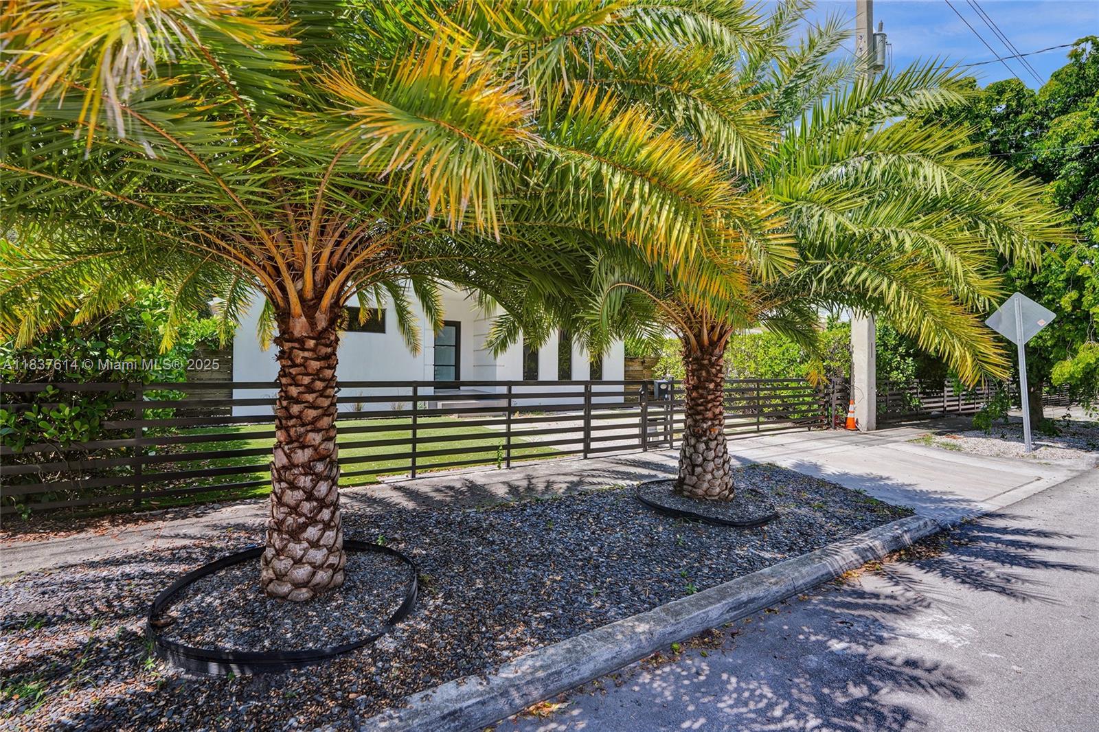 120 NW 41st St For Rent Miami - BNFRcADRg3ox8z Y8VaiY45XHMjRcAnhu9TqqG2Jx C