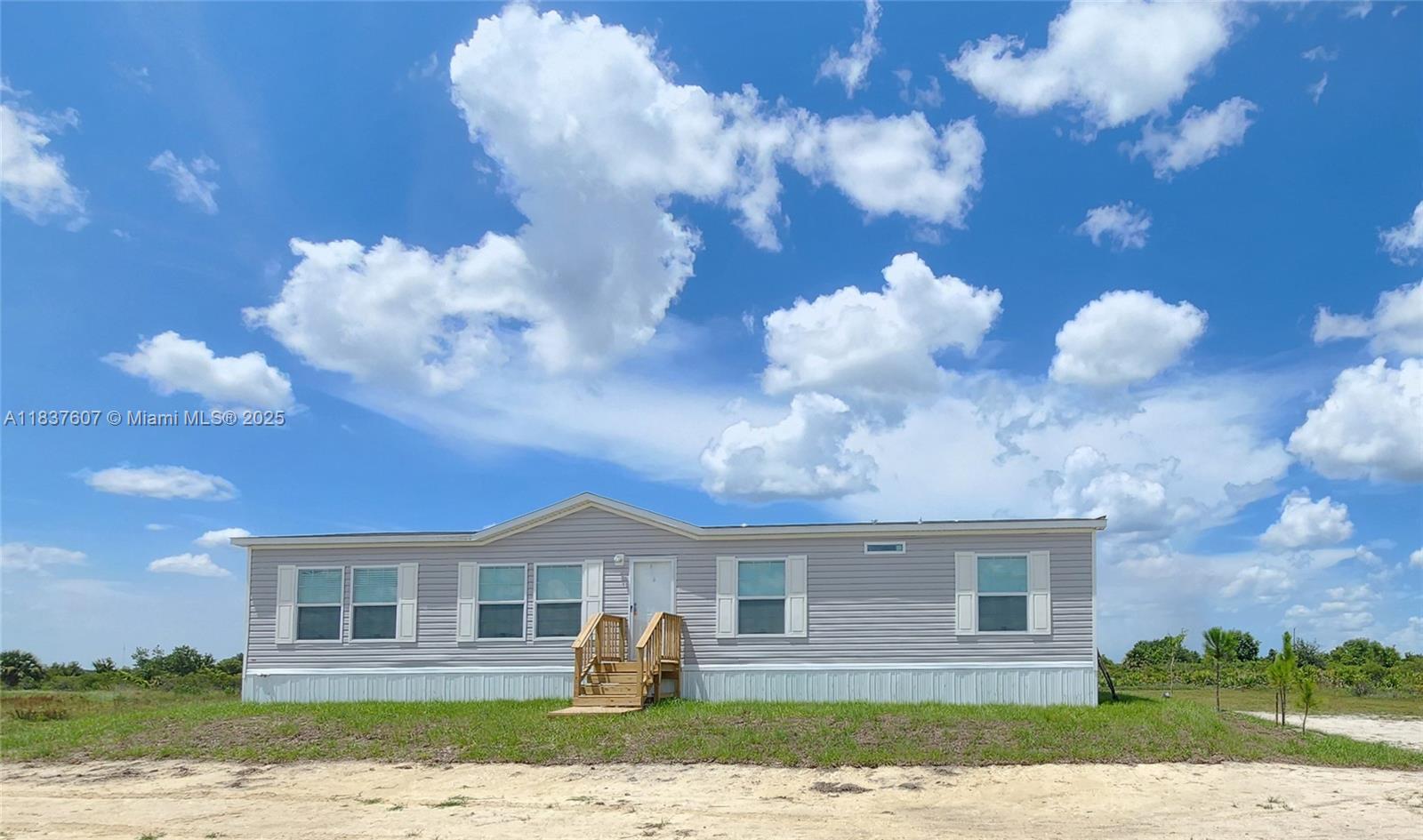 16371 NW 262 St, Okeechobee, Florida image 1