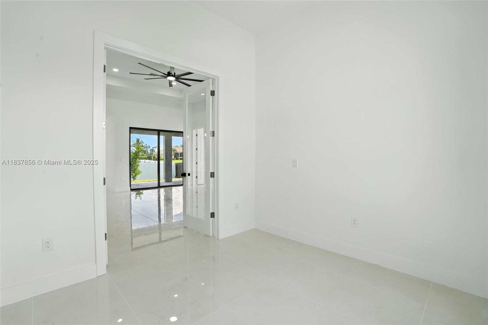Residential, Cape Coral, Florida image 18