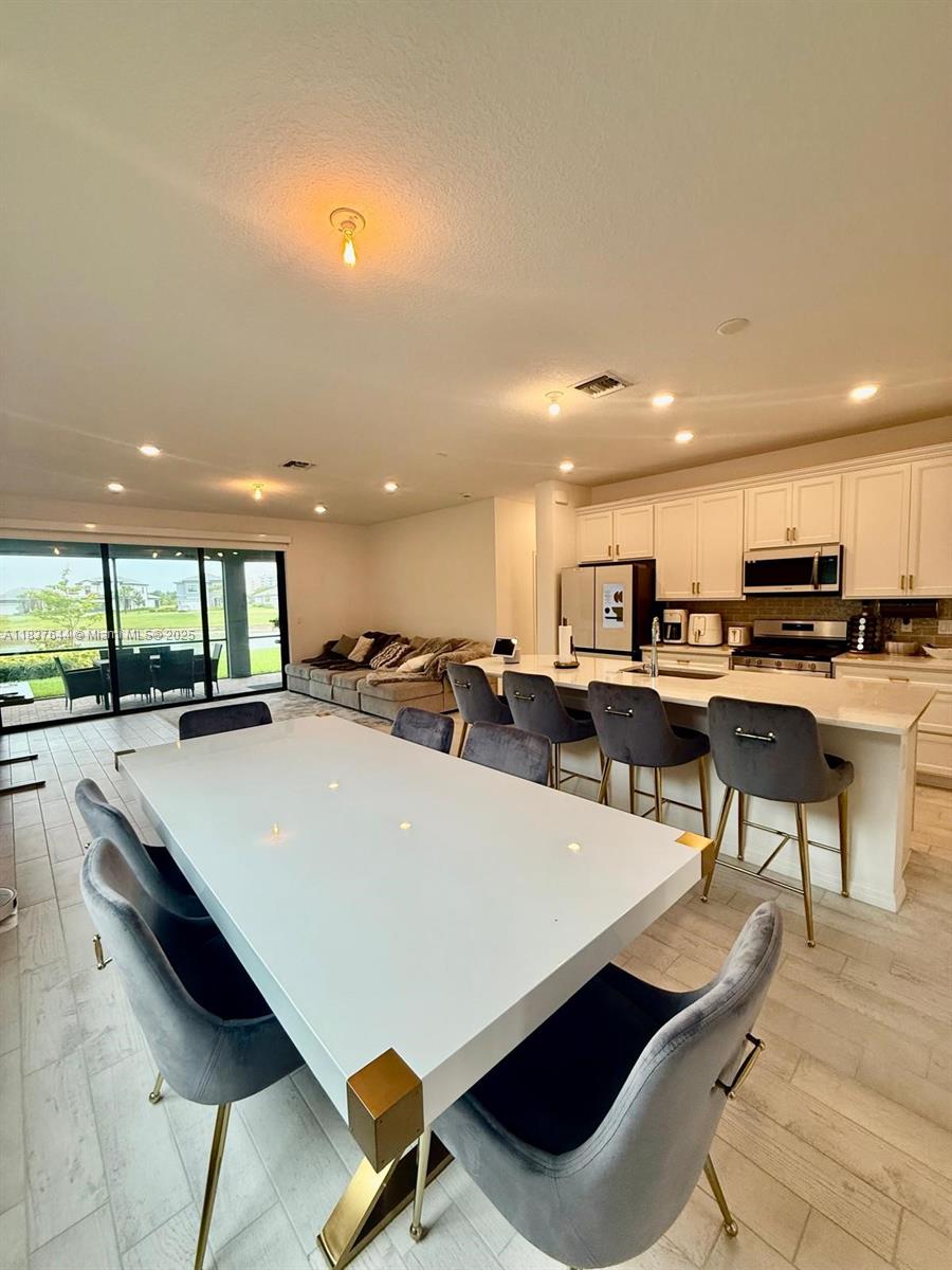 4468 Spruce Ln, Oakland Park, Florida image 3