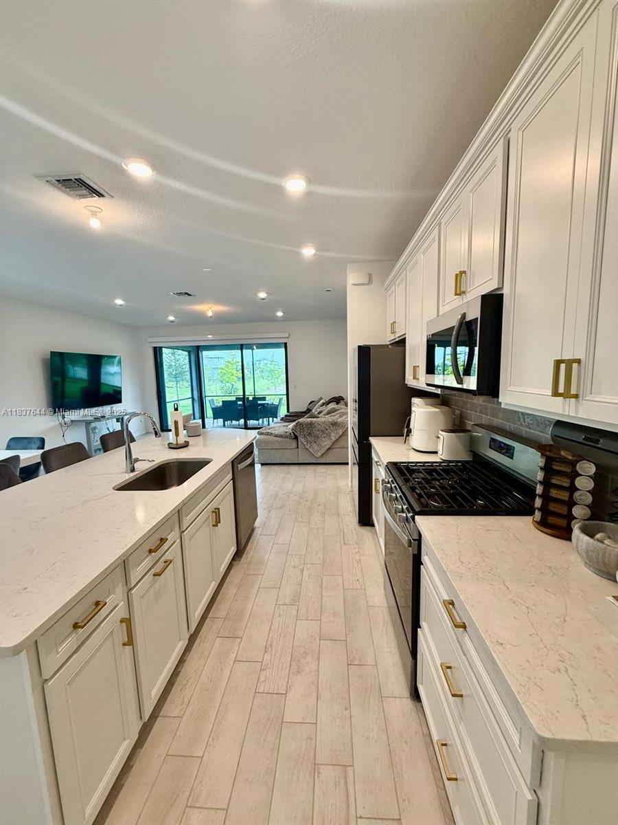 4468 Spruce Ln, Oakland Park, Florida image 5