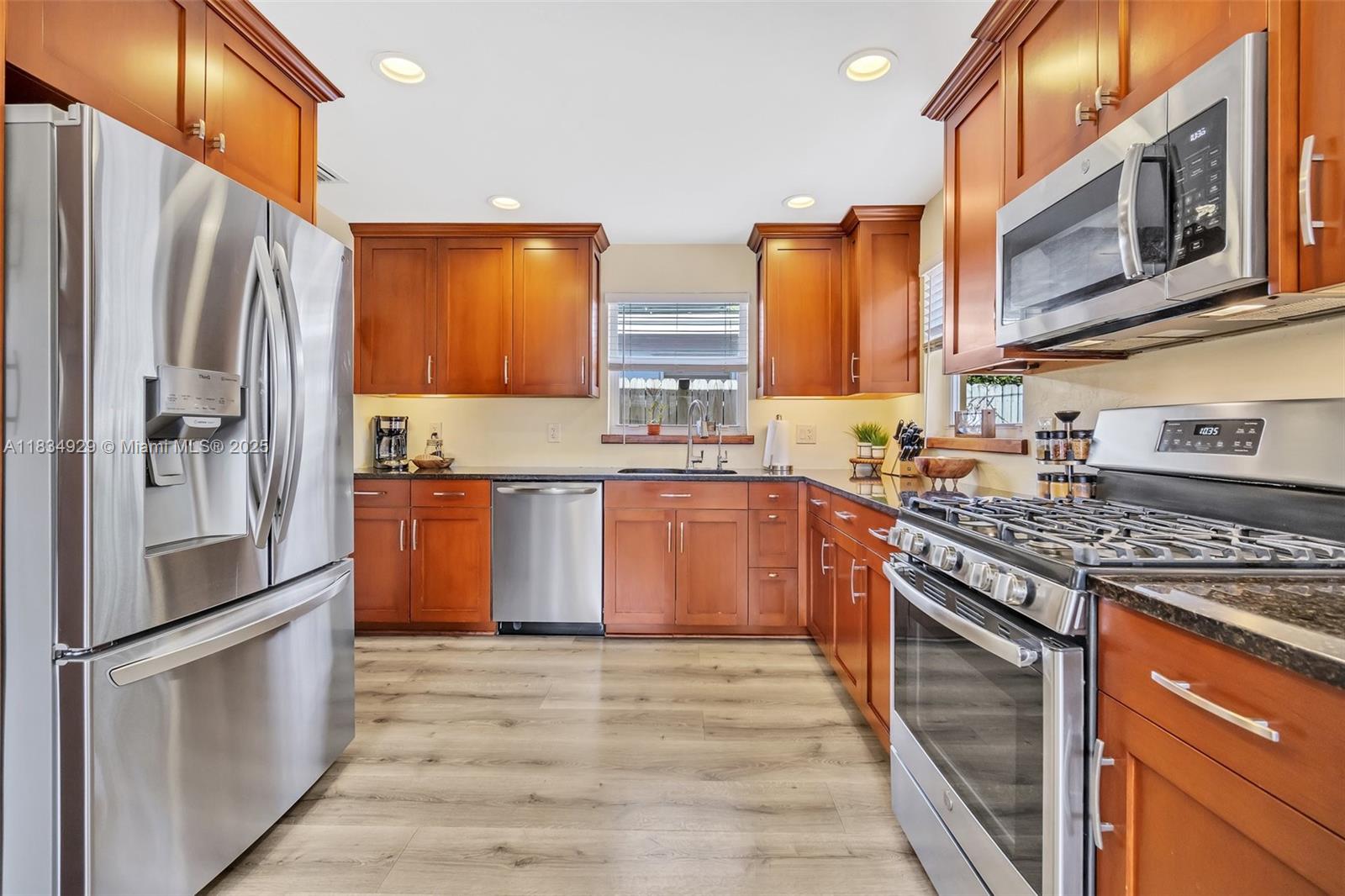 1533 Shenandoah St, Hollywood, Florida image 10