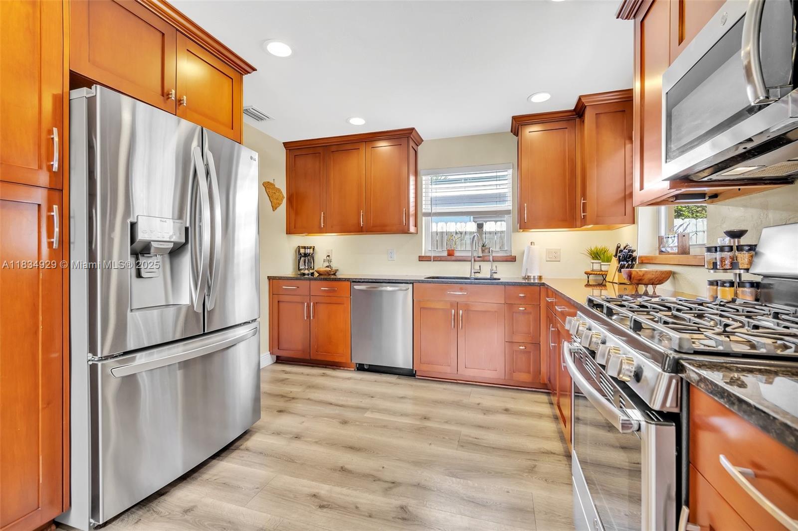 1533 Shenandoah St, Hollywood, Florida image 12