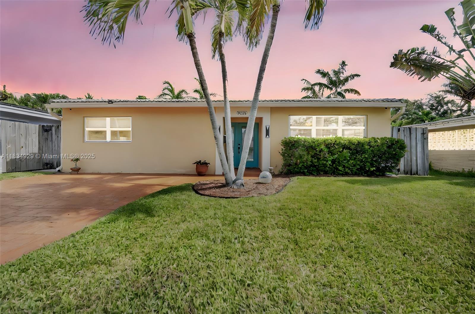 1533 Shenandoah St, Hollywood, Florida image 2