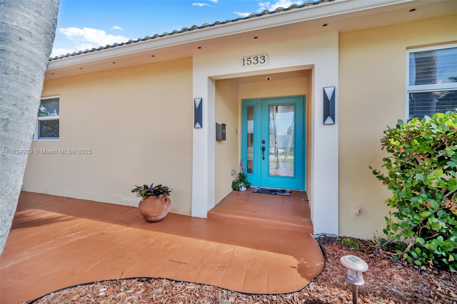 1533 Shenandoah St, Hollywood, Florida image 3