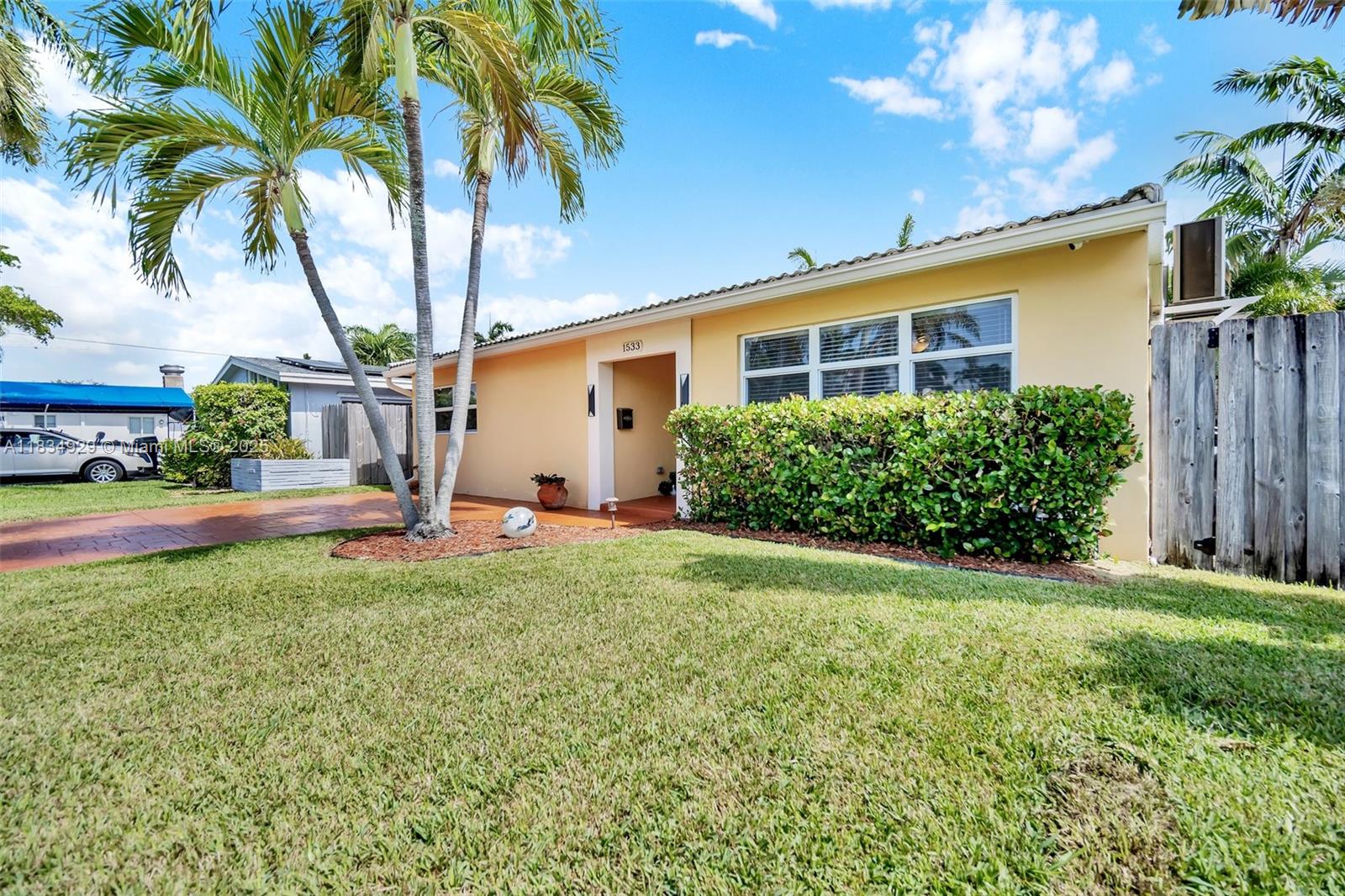 1533 Shenandoah St, Hollywood, Florida image 7