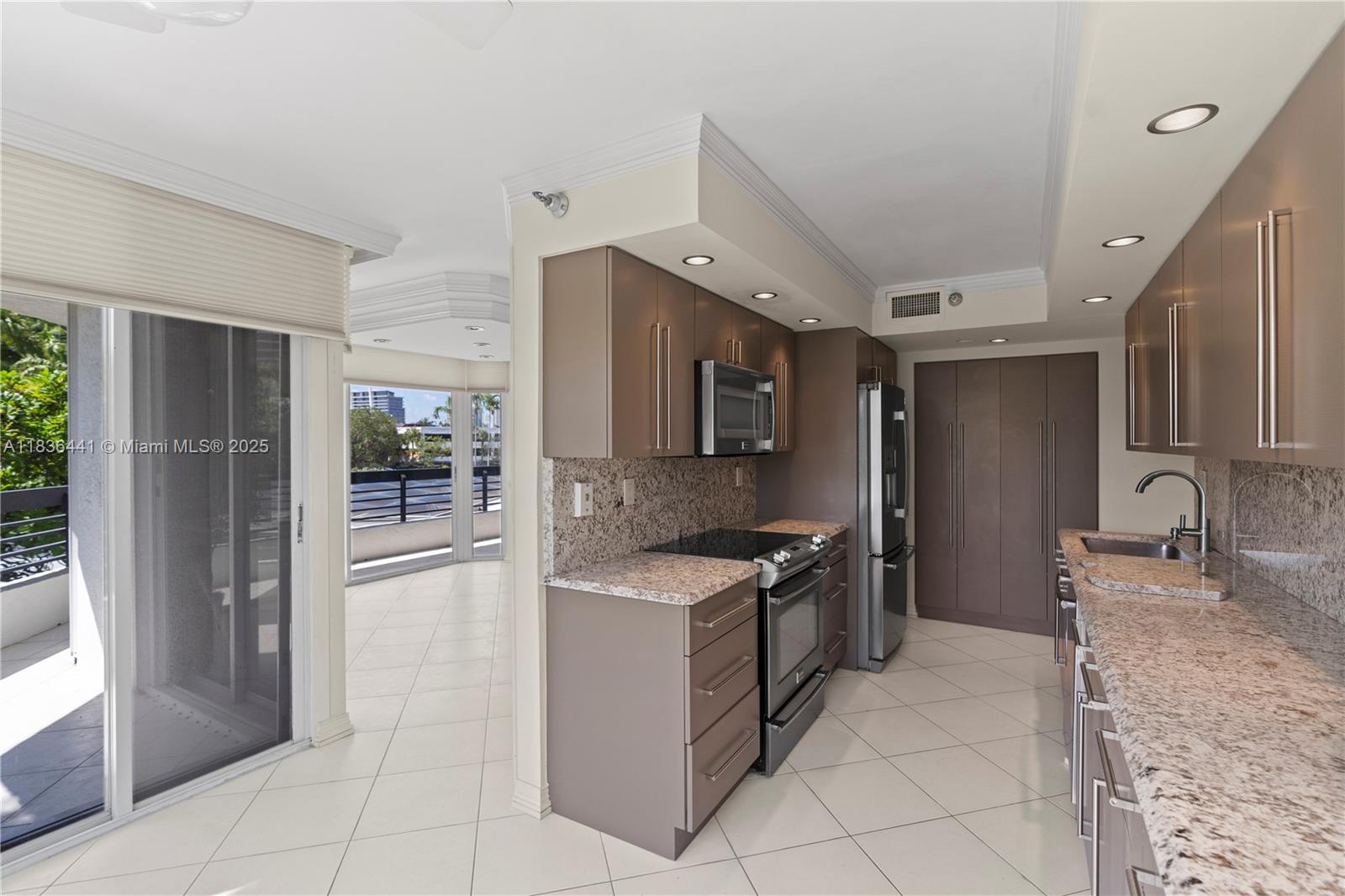 3500 Mystic Pointe Dr #306, Aventura, Florida image 4