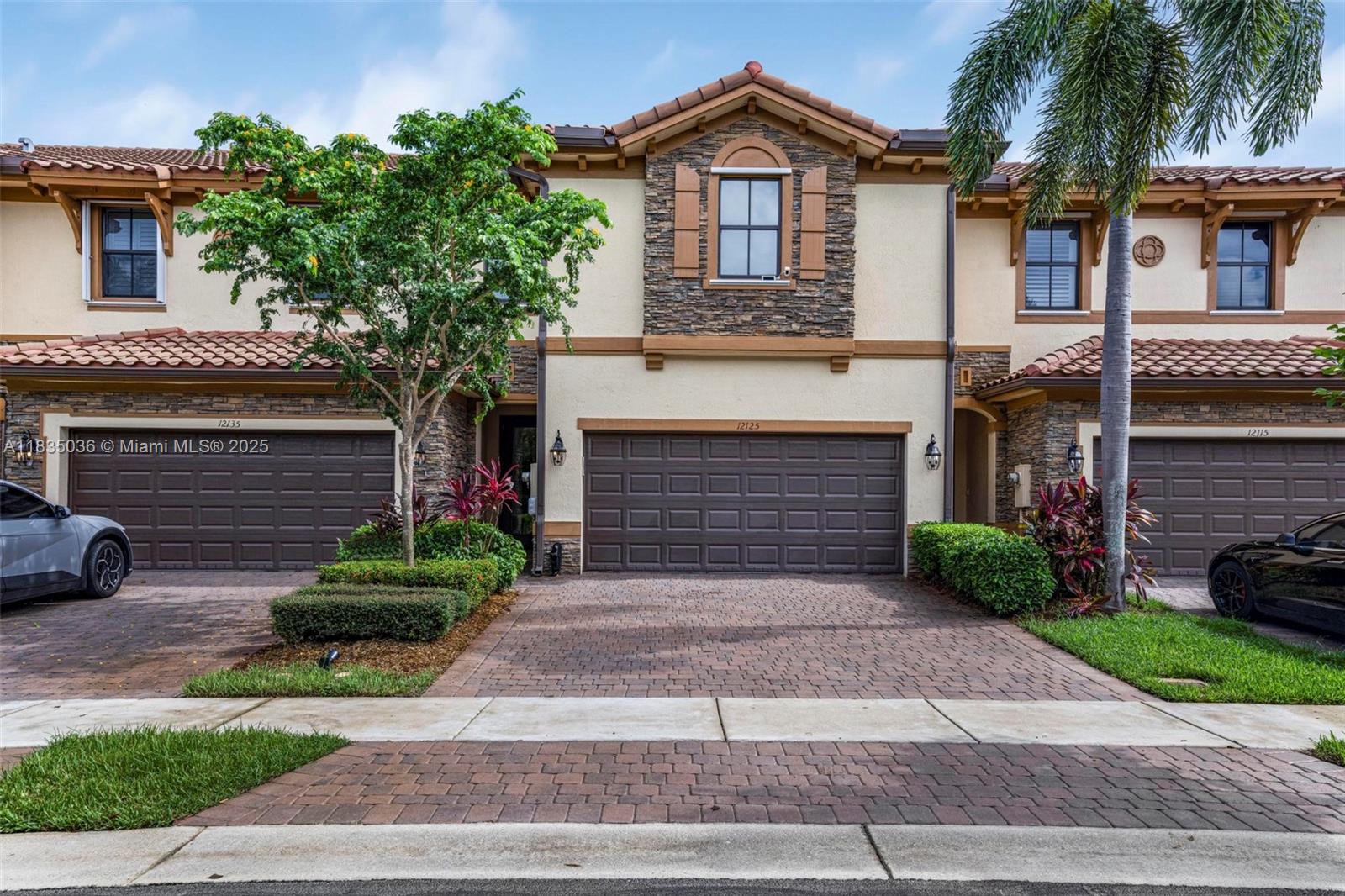 12125 S Vaquero Trails Dr, Davie, Florida image 2