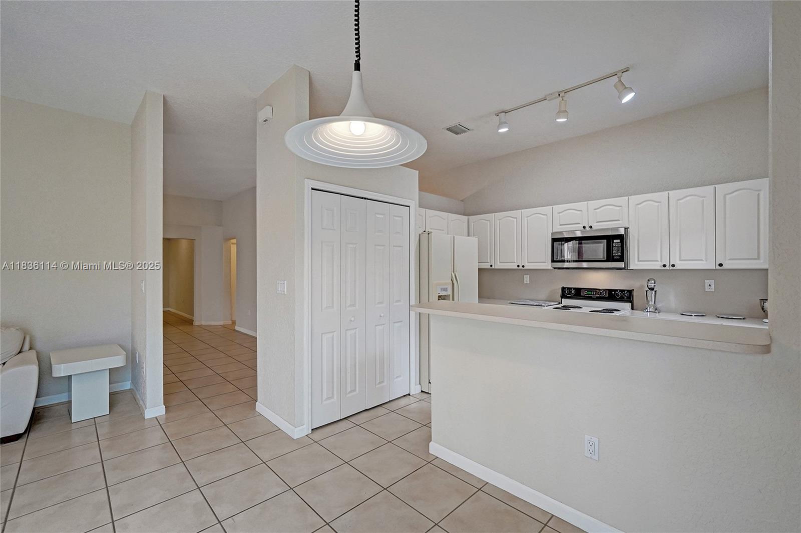 14125 S Cypress Cove Cir, Davie, Florida image 2