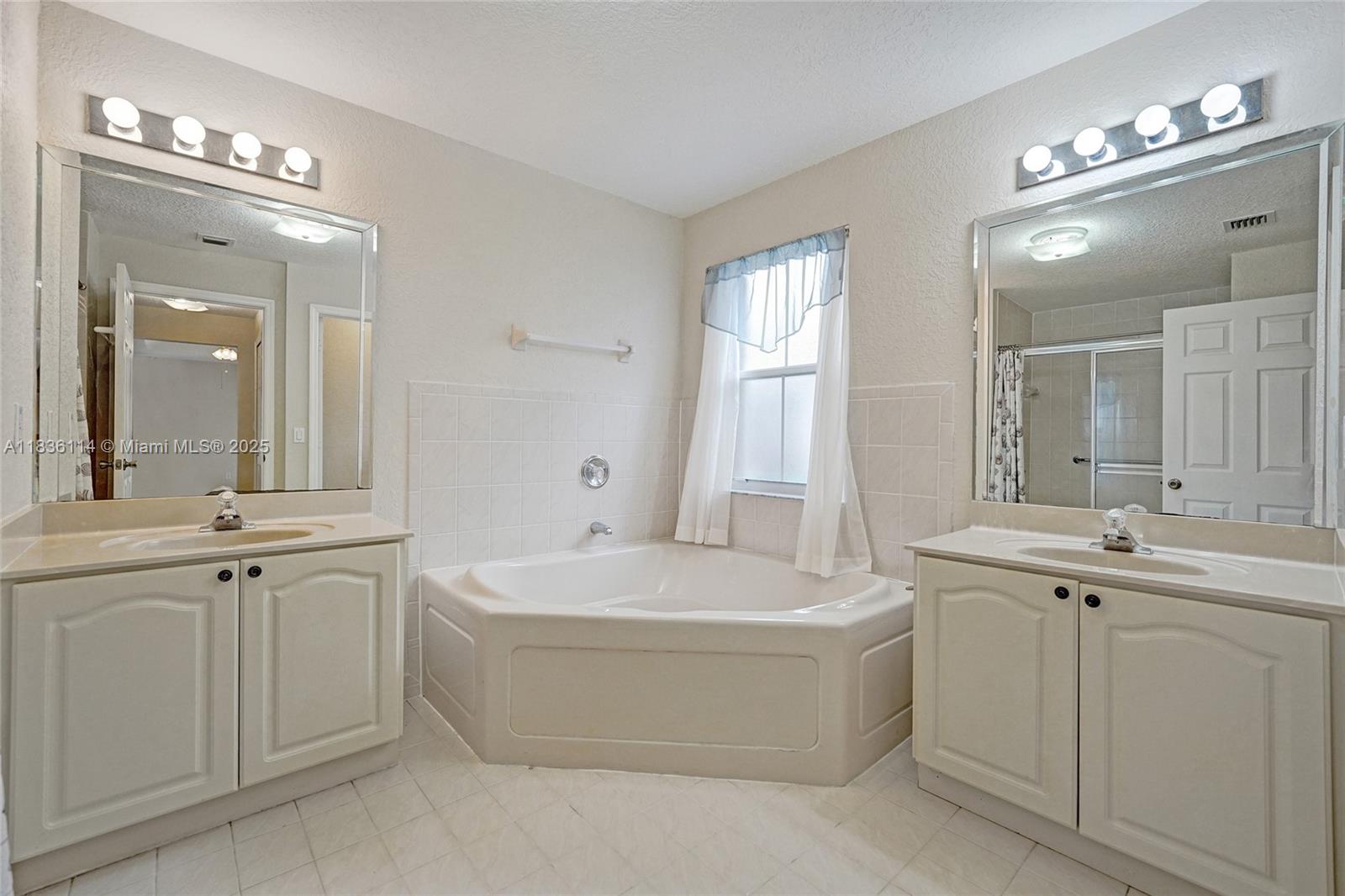 14125 S Cypress Cove Cir, Davie, Florida image 8