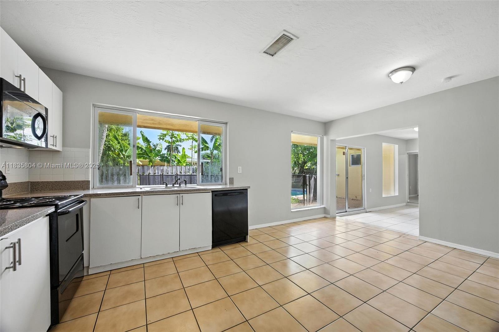 7187 NW 22nd St, Sunrise, Florida image 3