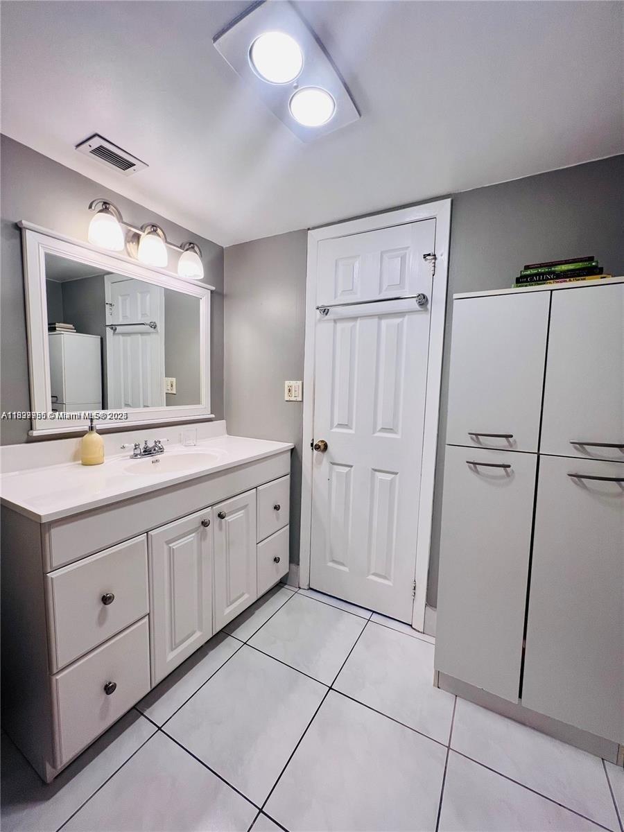 2780 NE 183rd St #2015, Aventura, Florida image 15
