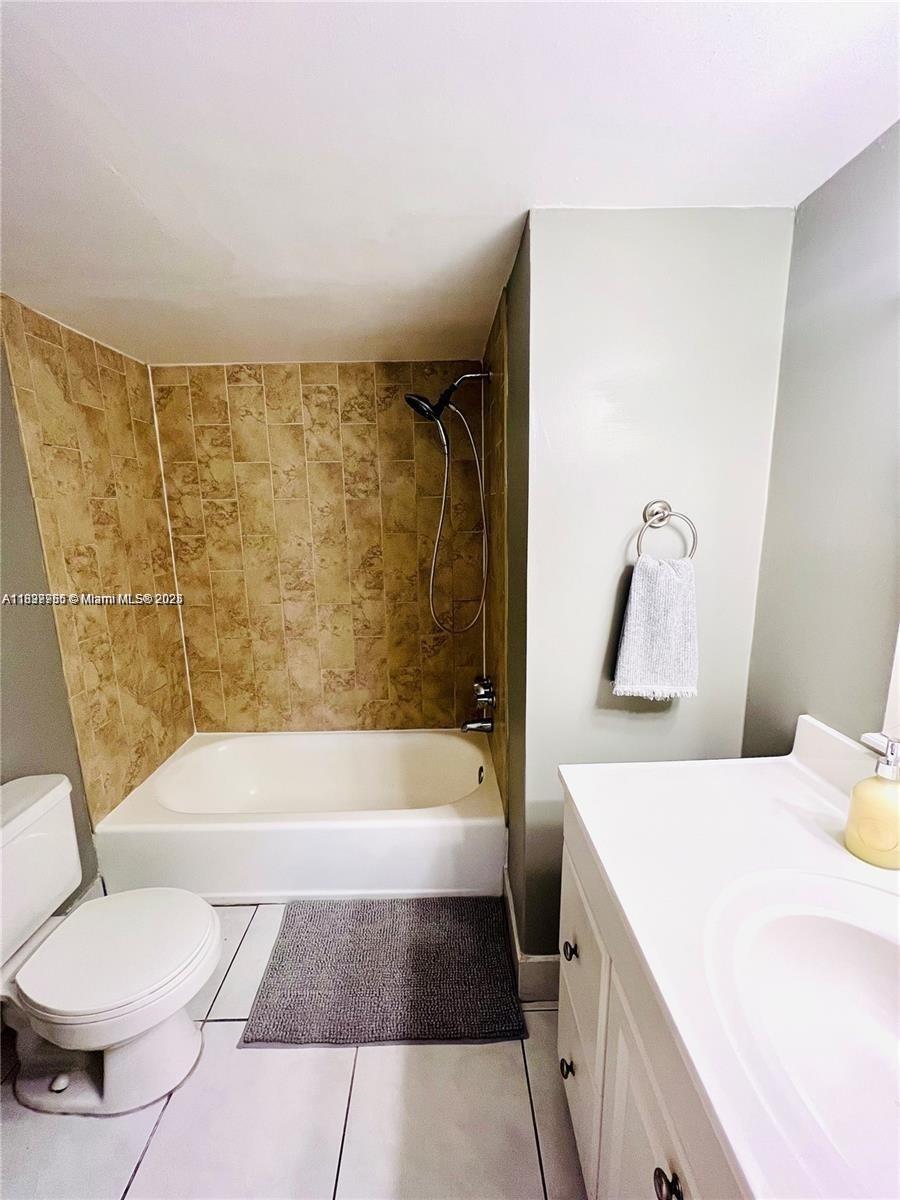 2780 NE 183rd St #2015, Aventura, Florida image 16
