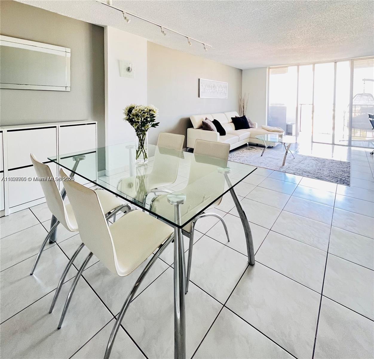 2780 NE 183rd St #2015, Aventura, Florida image 2