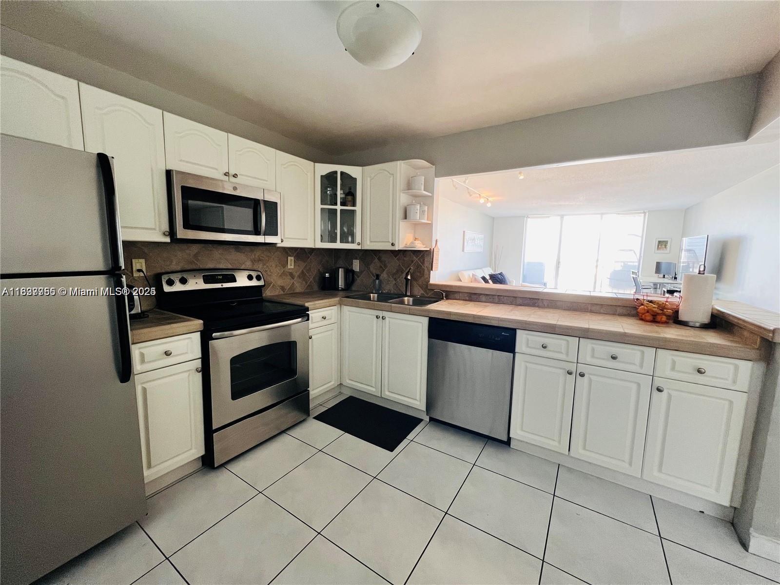 2780 NE 183rd St #2015, Aventura, Florida image 6
