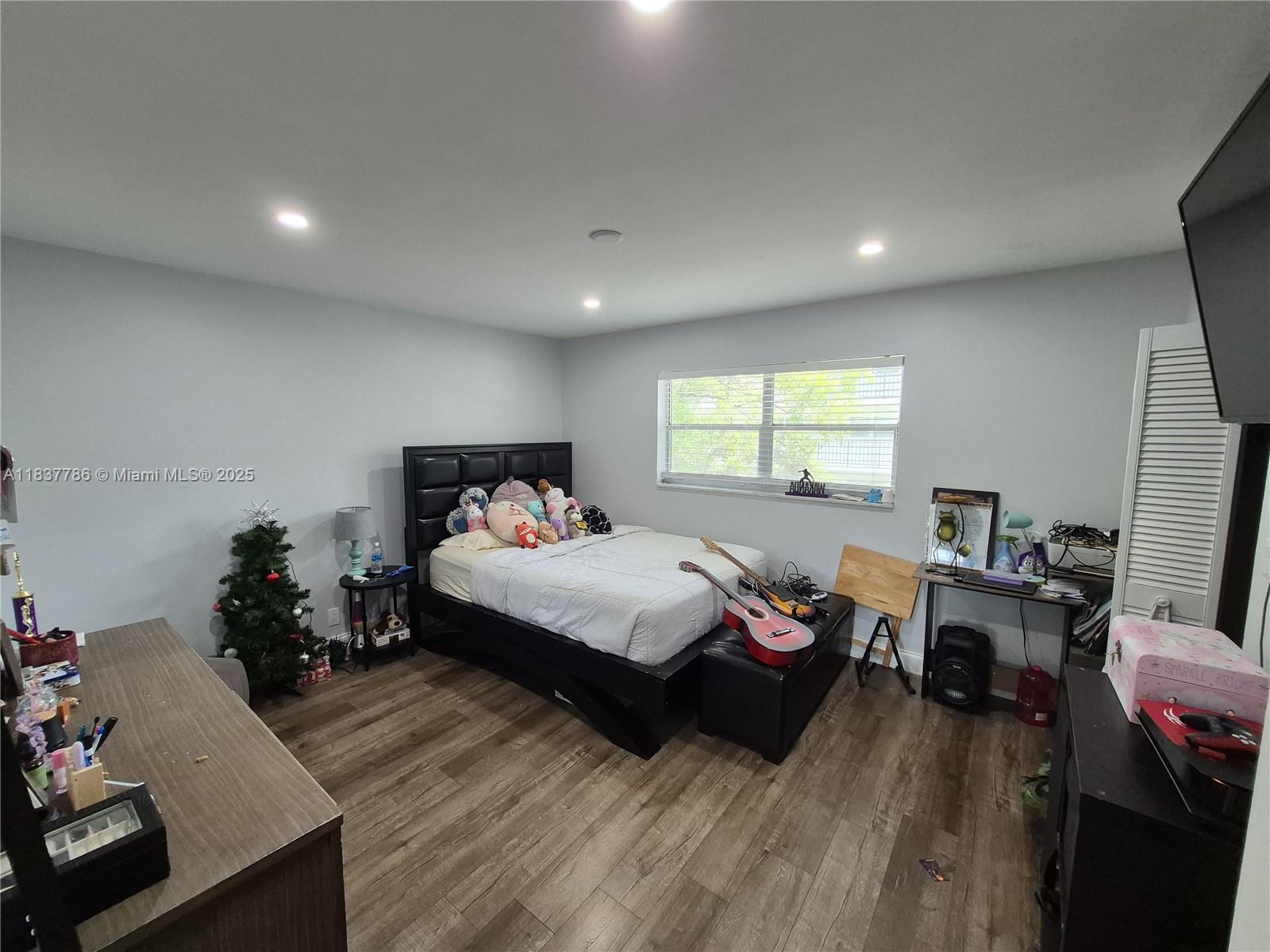 Residential, Lauderhill, Florida image 3