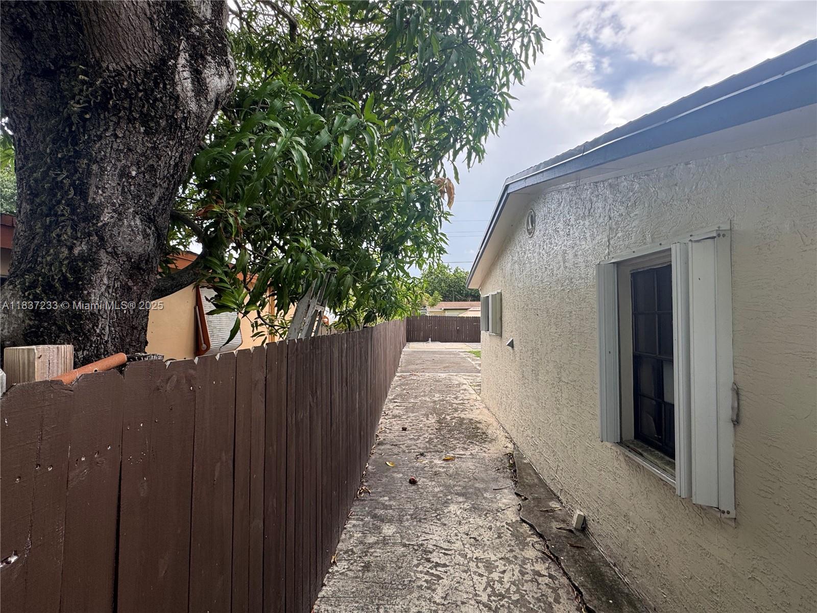 2855 SW 10th St, Fort Lauderdale, Florida image 19