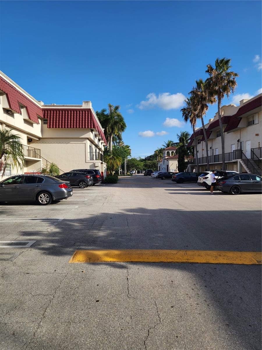 Great location, close to Dadeland Mall, Metrorail, UM, Rental lease ends on July 31st.