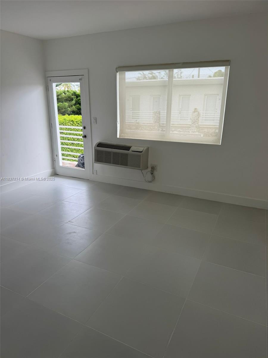 320 85th St #24, Miami Beach, Florida image 3