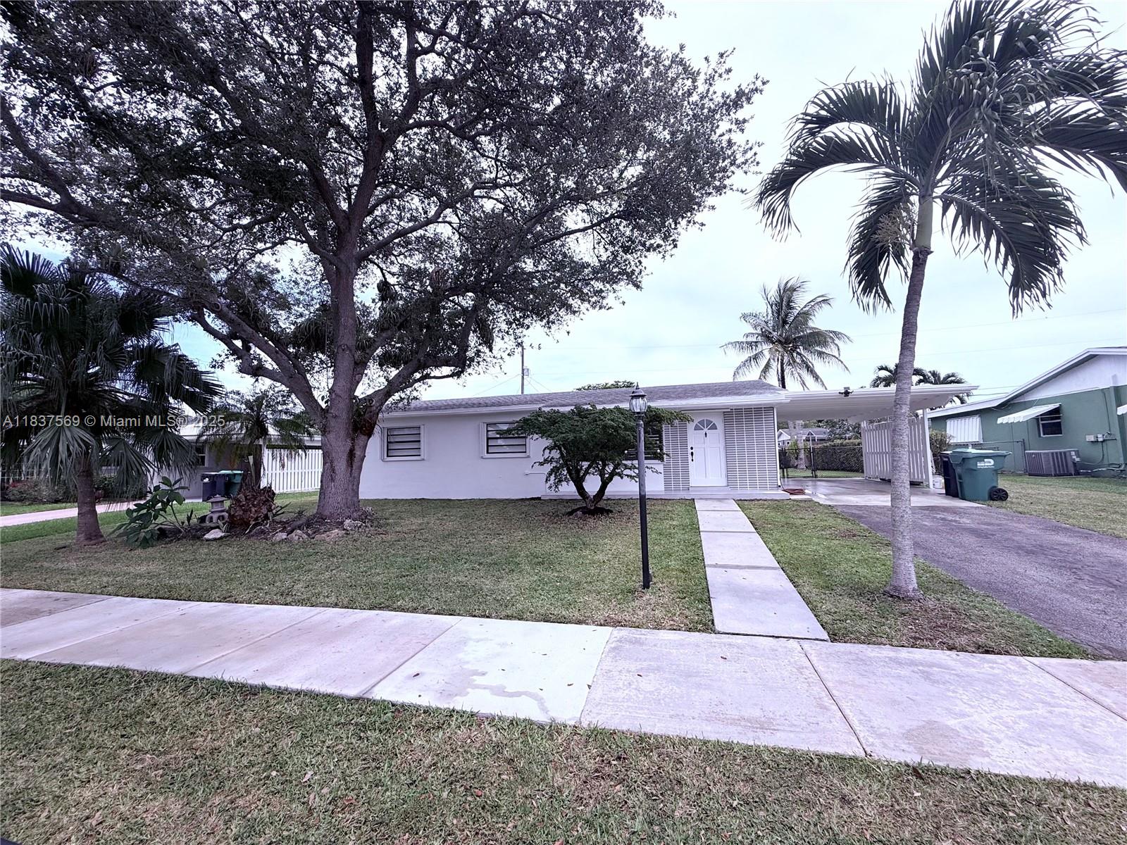 10380 SW 200th St, Cutler Bay, Florida image 2