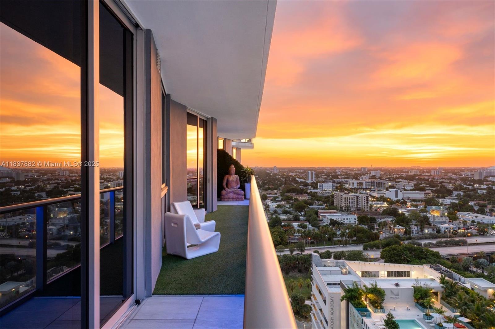 Condo for Sale in Miami, FL